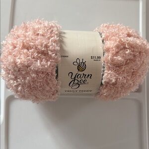 Yarn Bee truly teddy
Size 8oz
Color:blush